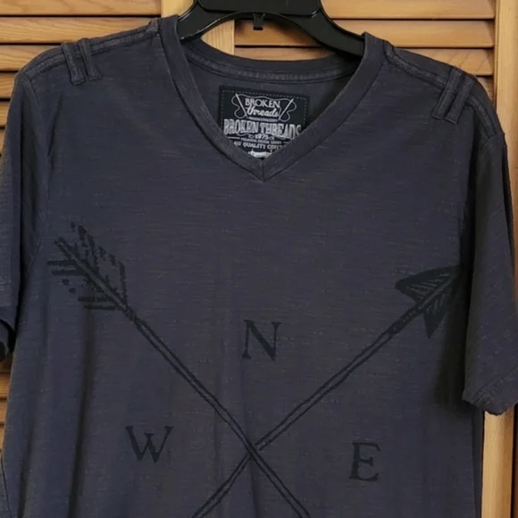 Broken Threads Mens Distressed Graphic Tee Size Medium - Picture 2 of 8